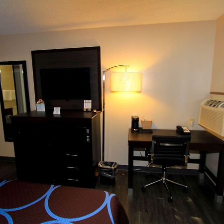 Super 8 By Wyndham Lenexa Overland Park Area/Mall Area Екстер'єр фото