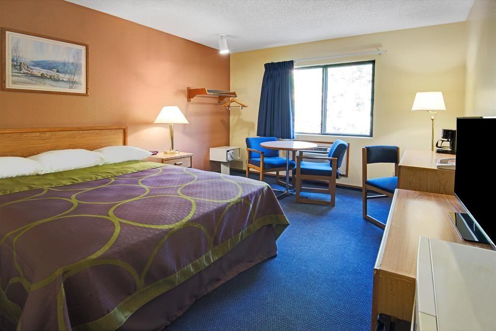 Super 8 By Wyndham Lenexa Overland Park Area/Mall Area Екстер'єр фото