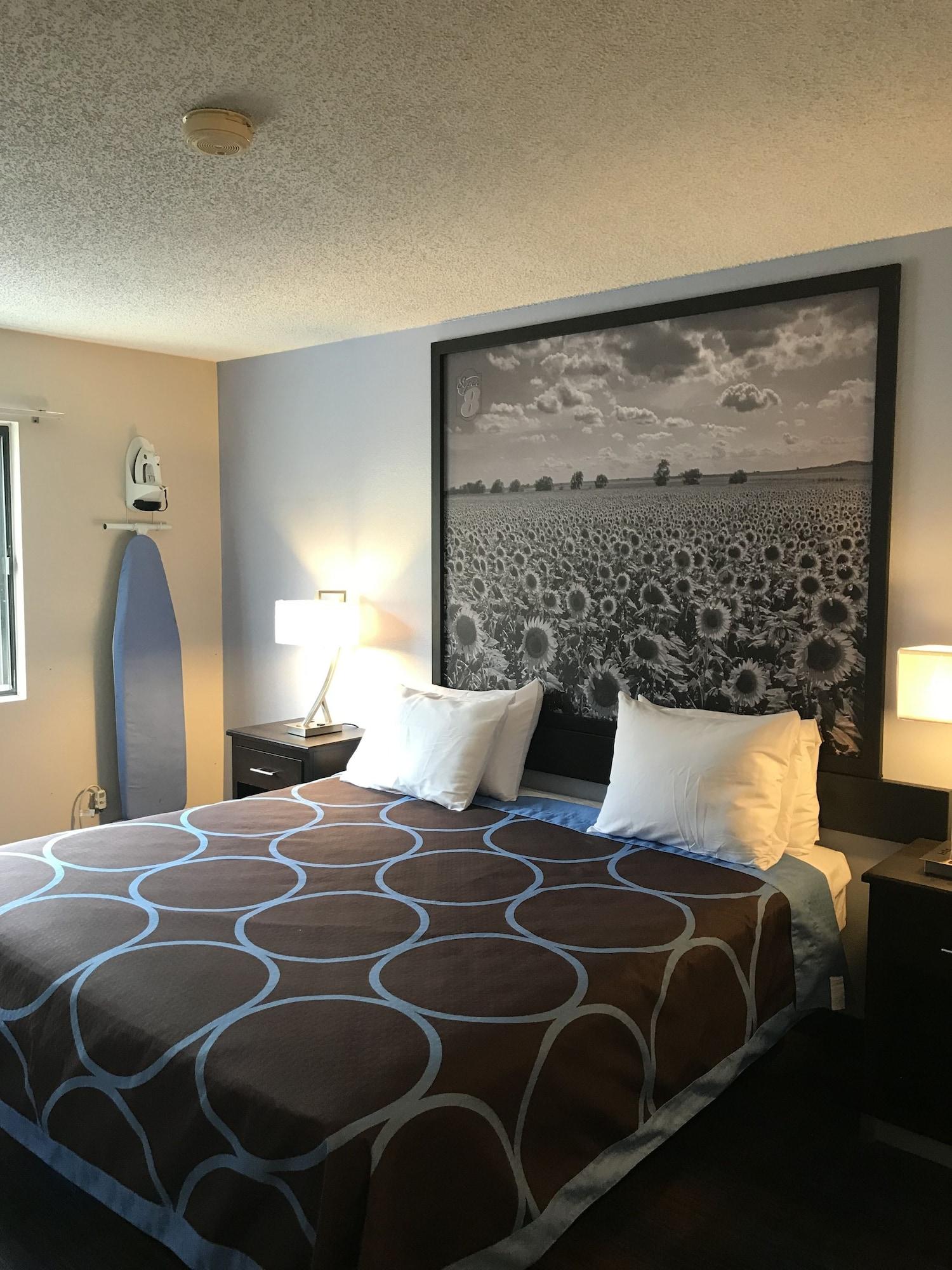 Super 8 By Wyndham Lenexa Overland Park Area/Mall Area Екстер'єр фото