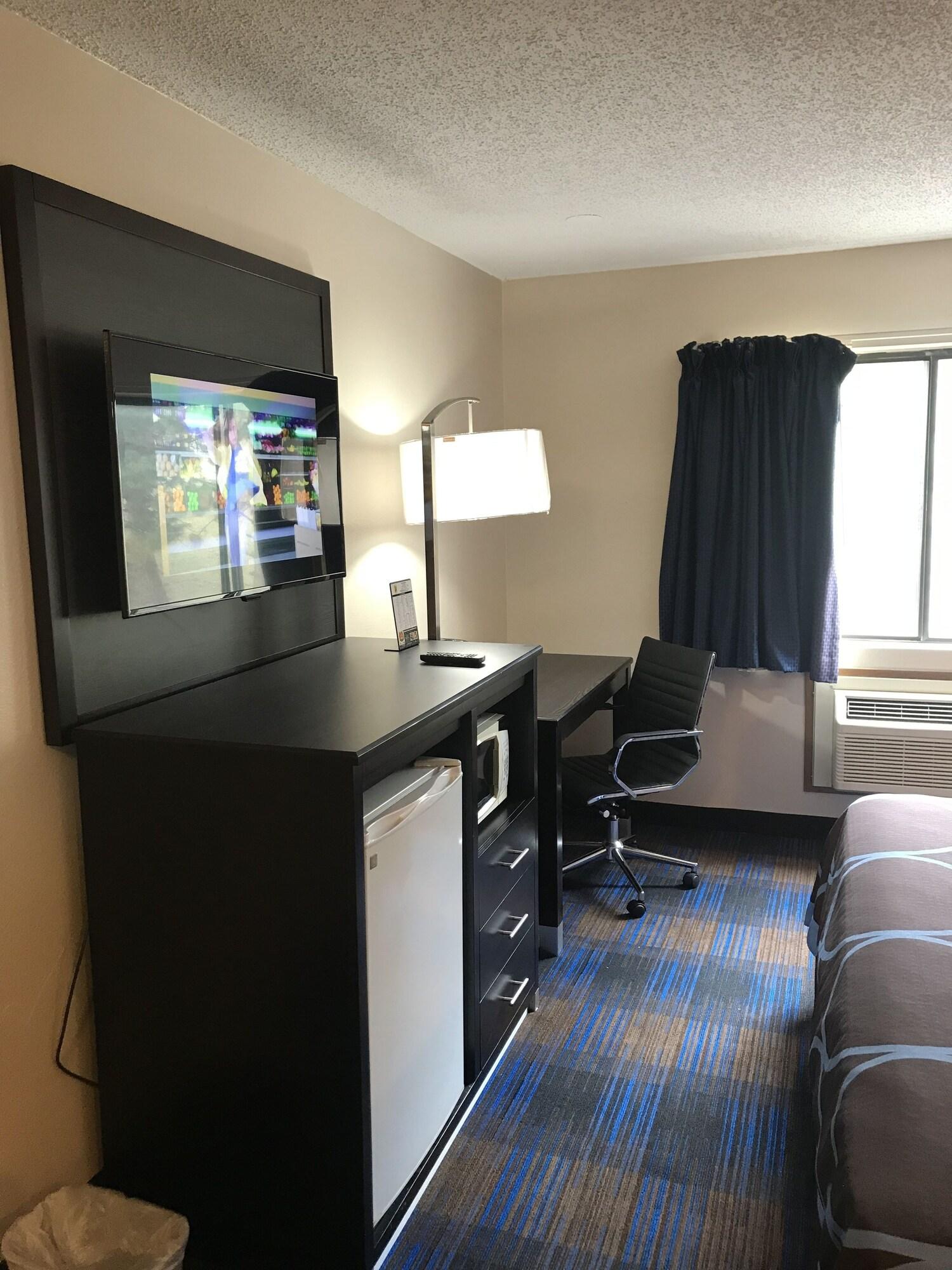 Super 8 By Wyndham Lenexa Overland Park Area/Mall Area Екстер'єр фото