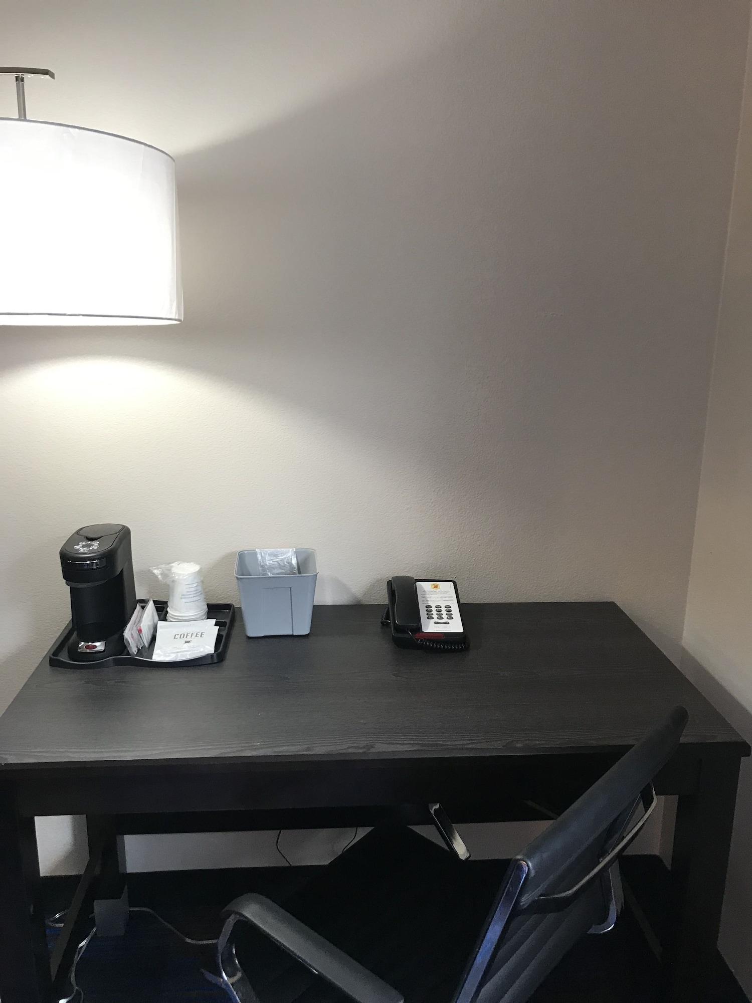 Super 8 By Wyndham Lenexa Overland Park Area/Mall Area Екстер'єр фото