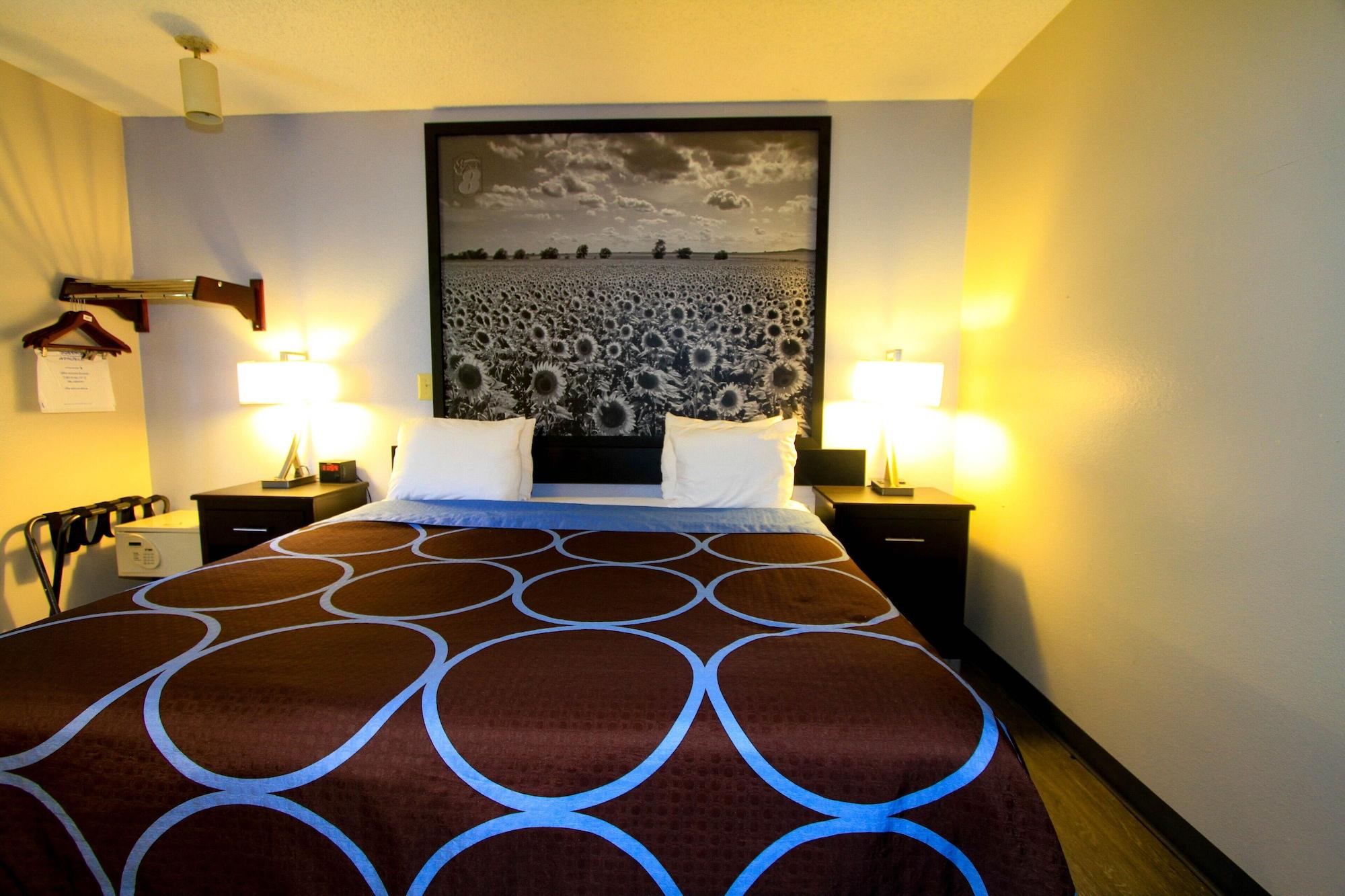 Super 8 By Wyndham Lenexa Overland Park Area/Mall Area Екстер'єр фото