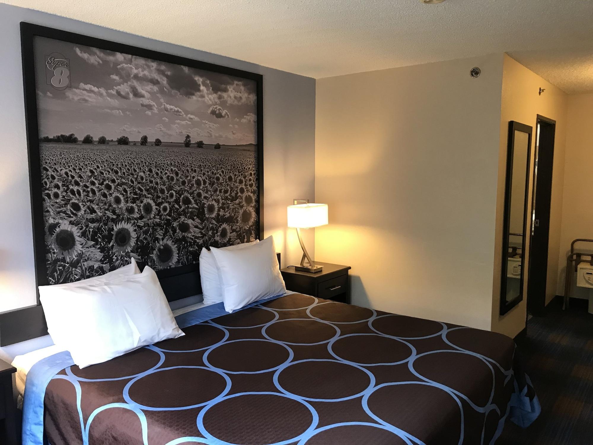 Super 8 By Wyndham Lenexa Overland Park Area/Mall Area Екстер'єр фото