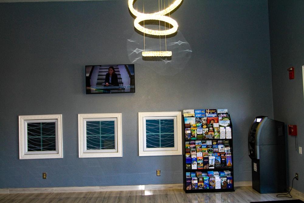 Super 8 By Wyndham Lenexa Overland Park Area/Mall Area Екстер'єр фото