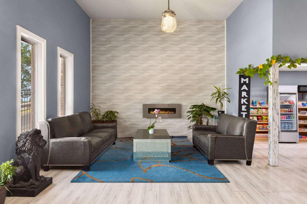 Super 8 By Wyndham Lenexa Overland Park Area/Mall Area Екстер'єр фото