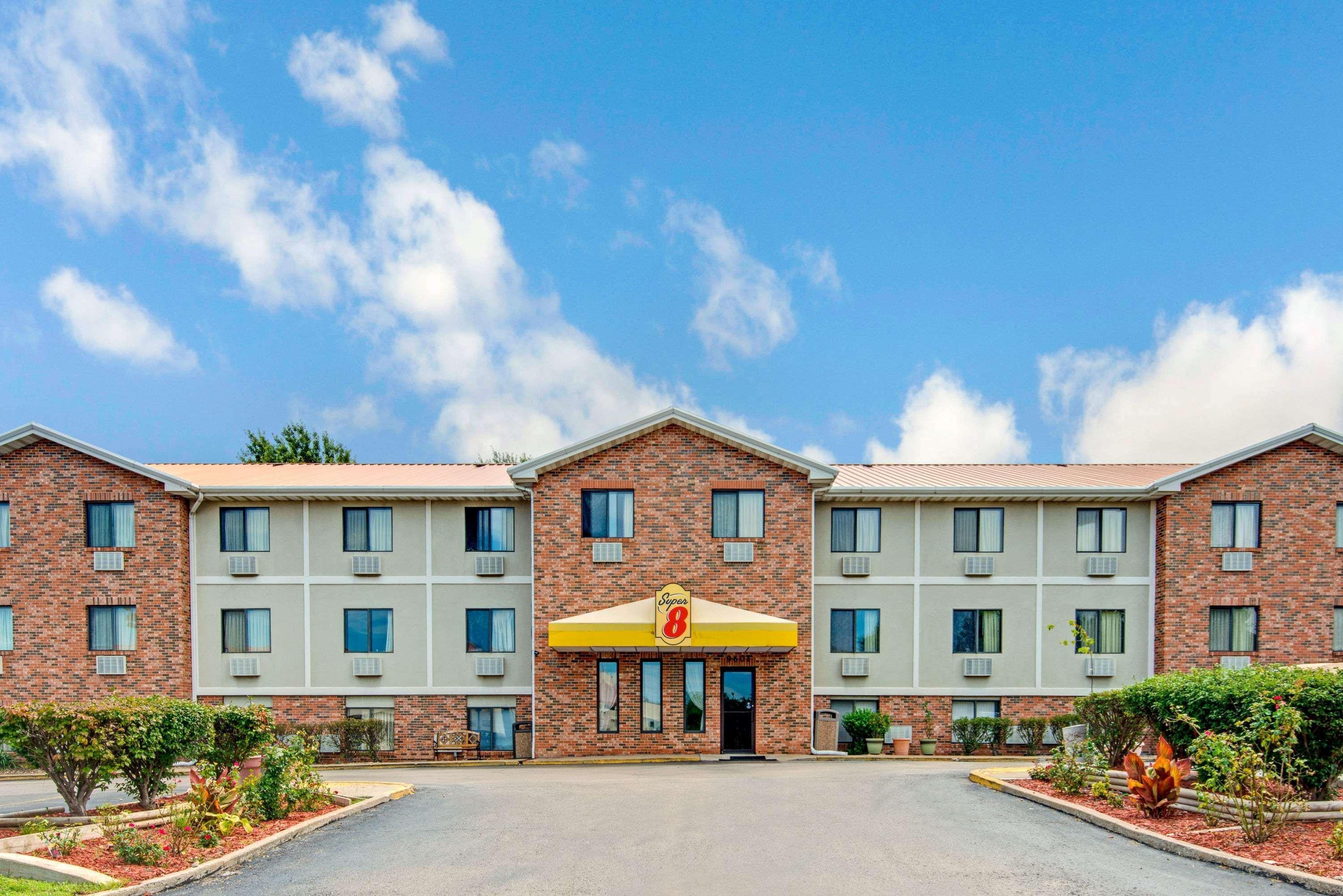 Super 8 By Wyndham Lenexa Overland Park Area/Mall Area Екстер'єр фото