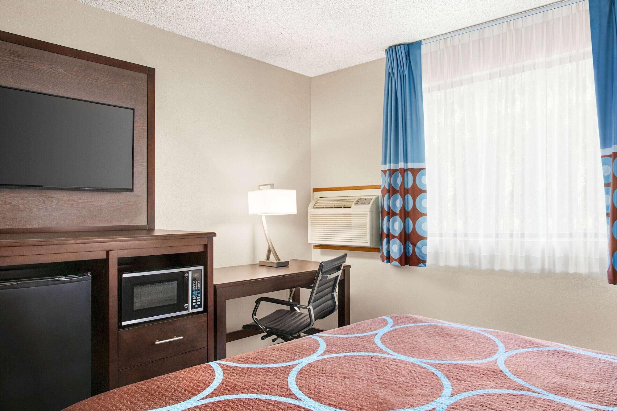 Super 8 By Wyndham Lenexa Overland Park Area/Mall Area Екстер'єр фото
