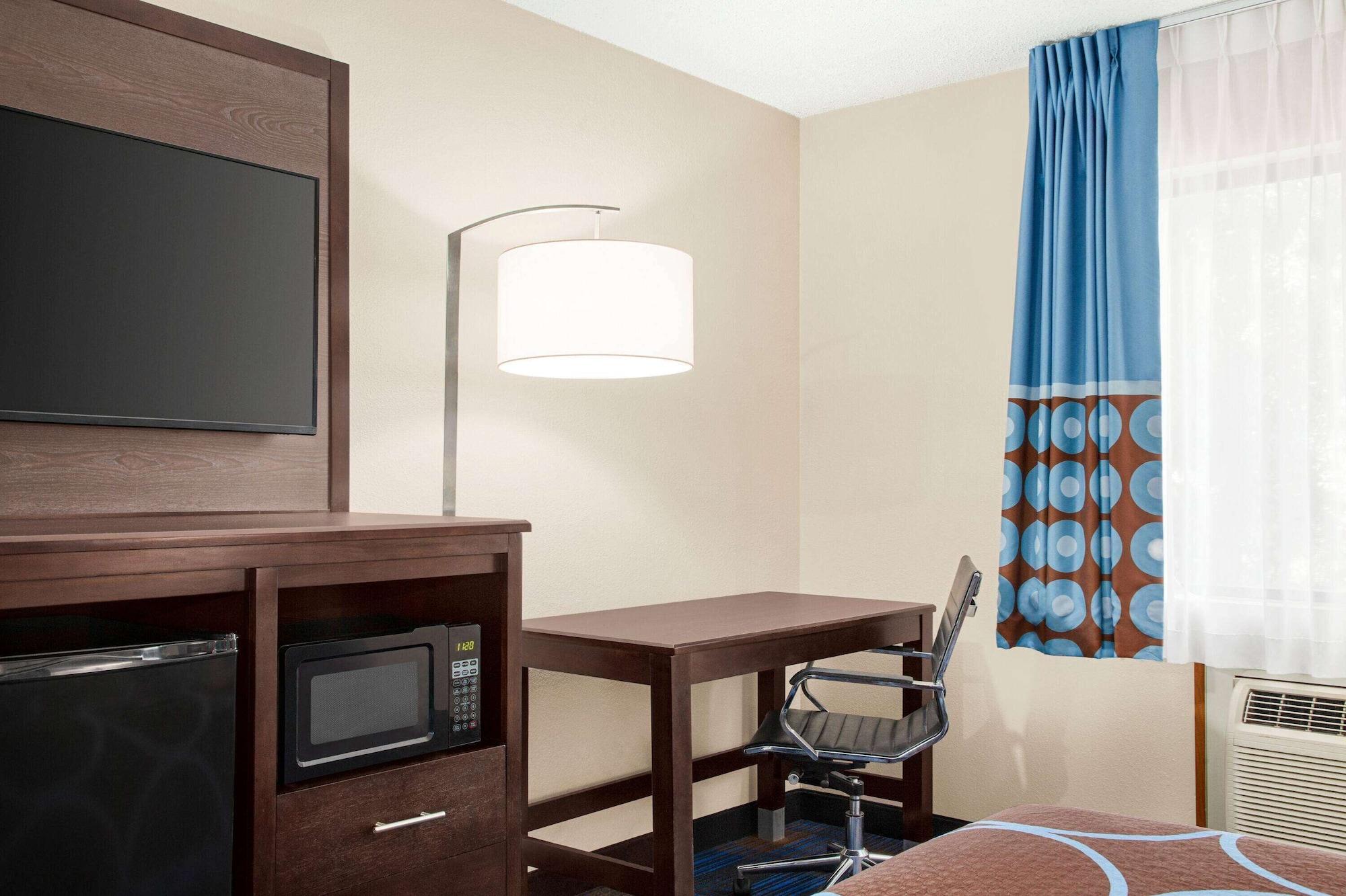 Super 8 By Wyndham Lenexa Overland Park Area/Mall Area Екстер'єр фото