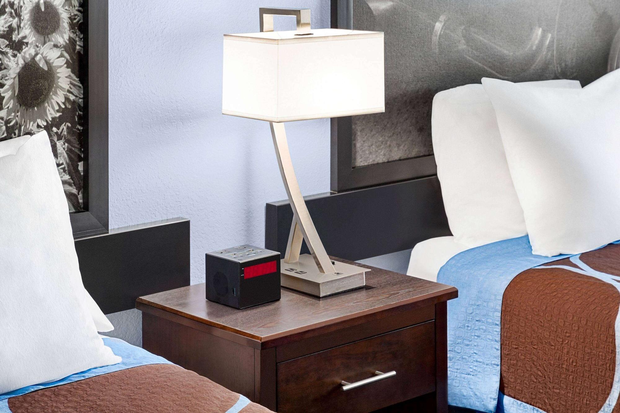 Super 8 By Wyndham Lenexa Overland Park Area/Mall Area Екстер'єр фото